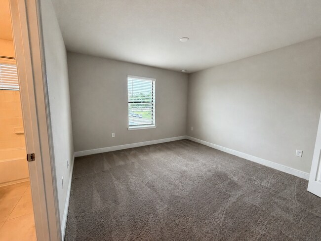 Building Photo - Spacious 6-Bedroom Home with 6.5 Baths in Haines City!