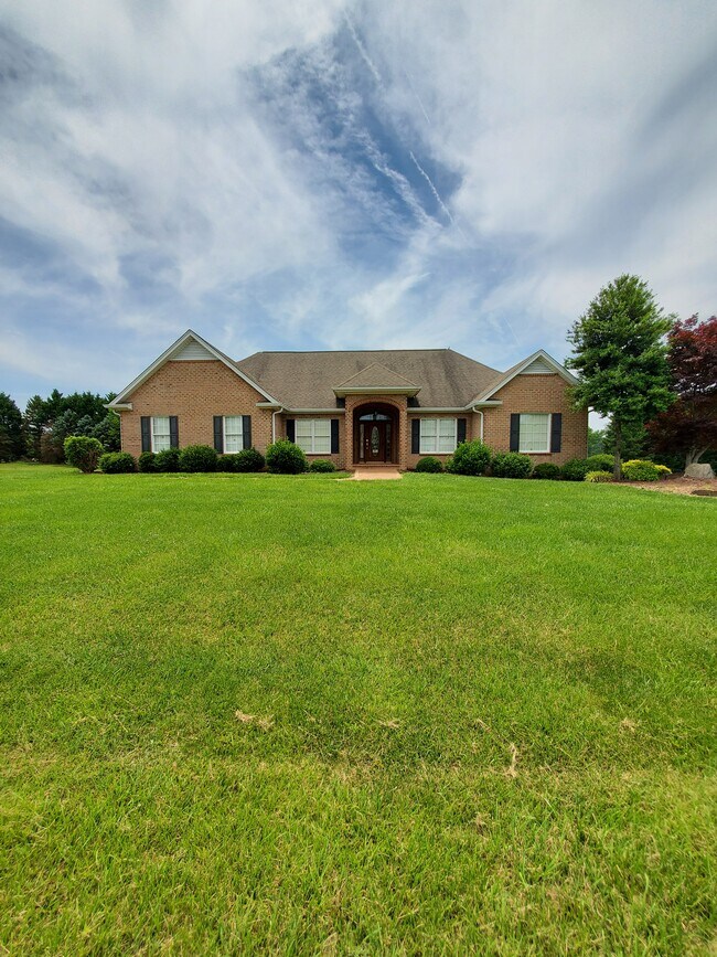 Primary Photo - 178 Meadowbrook Cir