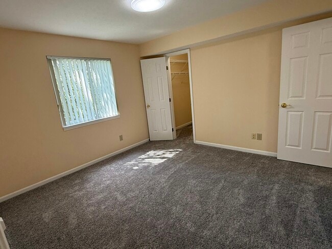 Building Photo - 10136 Carnation Ct