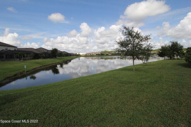 Building Photo - 884 Musgrass Cir