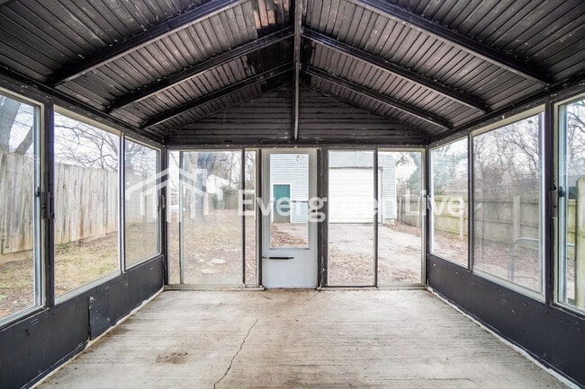 Building Photo - 2638 S 5th St