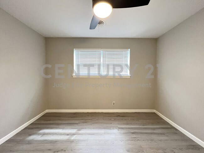 Building Photo - Beautifully Refreshed 3/2/2 in Fort Worth ...
