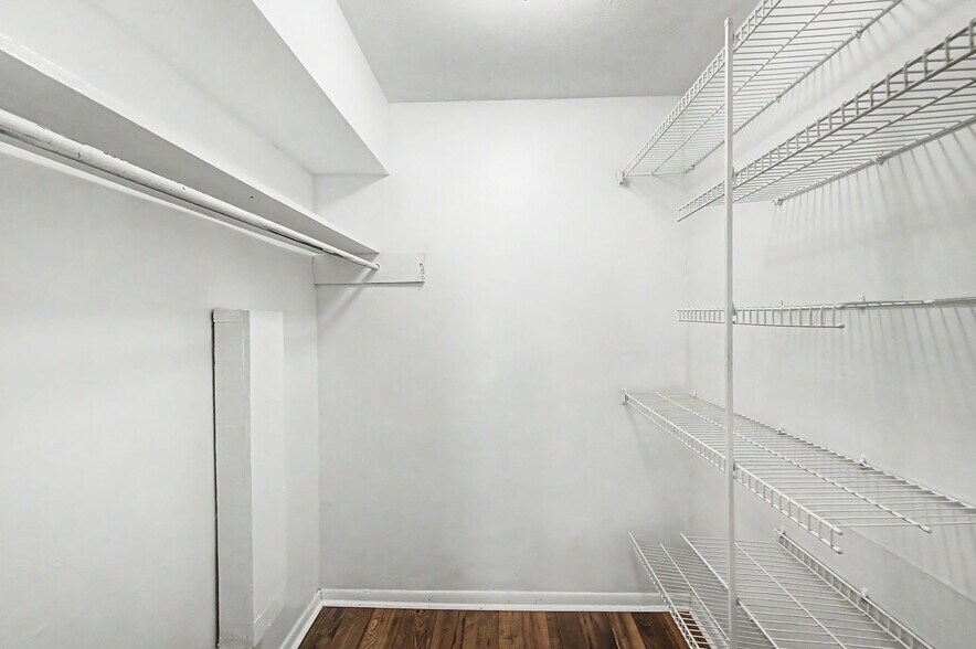 Building Photo - 709 Ashlawn Pl