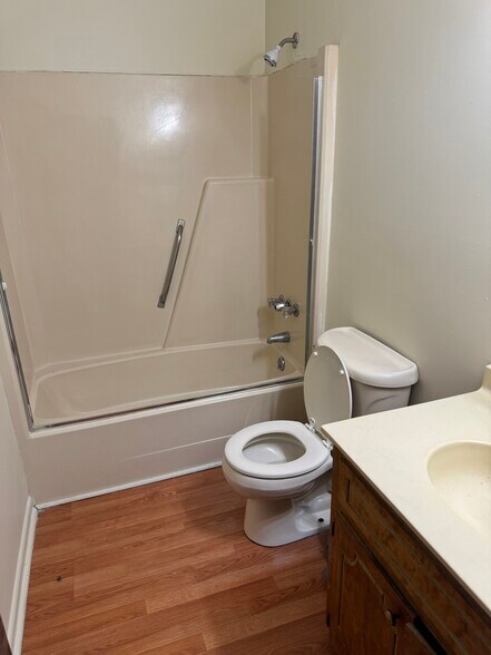 Building Photo - 116 Country Village Ct