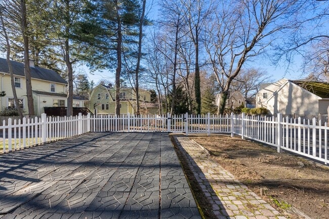 Building Photo - 25 Allen Ave