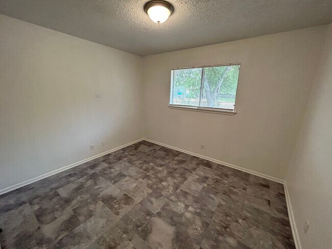 Building Photo - *COMING SOON* Tucked Away on a Cul-de-Sac | 3-Bedroom San Antonio Home!