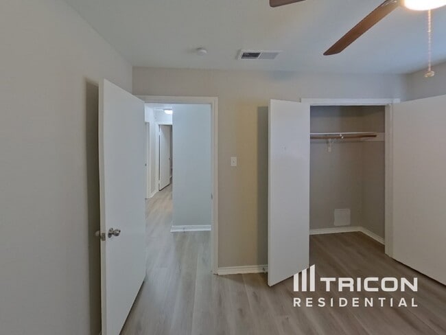 Building Photo - 10144 Desert Willow Dr