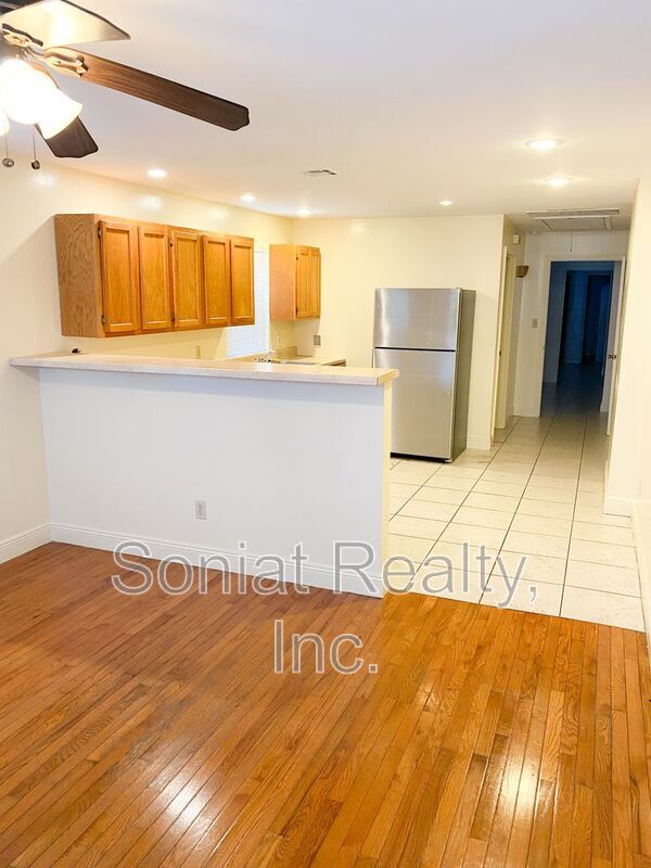 Building Photo - 2016 Spain St