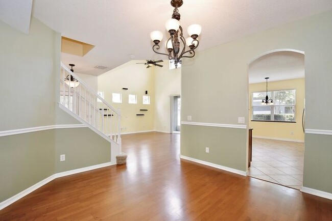 Building Photo - Elegant 3/3 Spacious Townhome with a 2 Car...