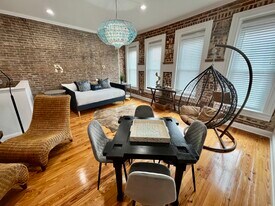 Building Photo - 9 S College St