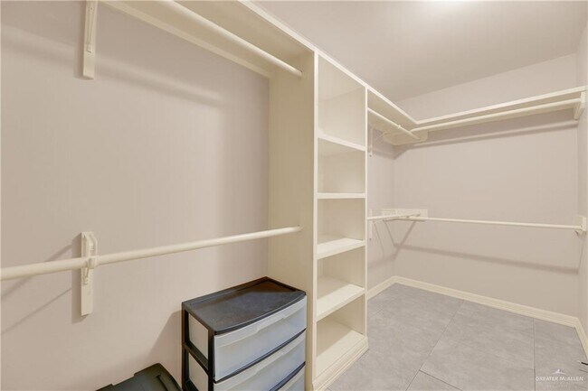 Building Photo - 19 N Dogwood St