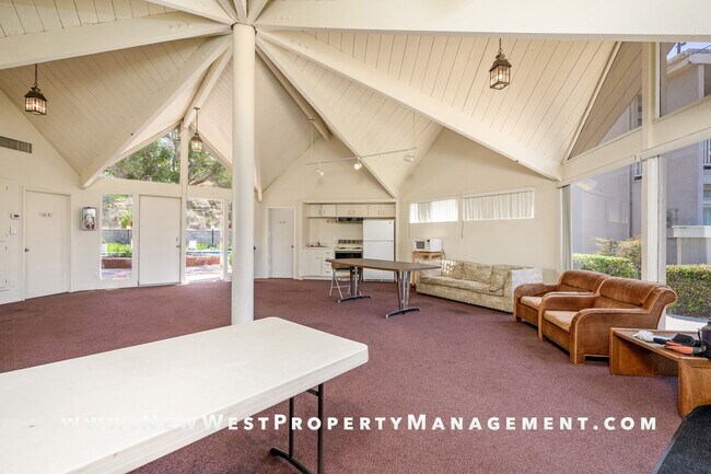 Building Photo - Recently Refreshed Point Loma 2-Bedroom at Baycrest! Small Pet OK! Available Now!