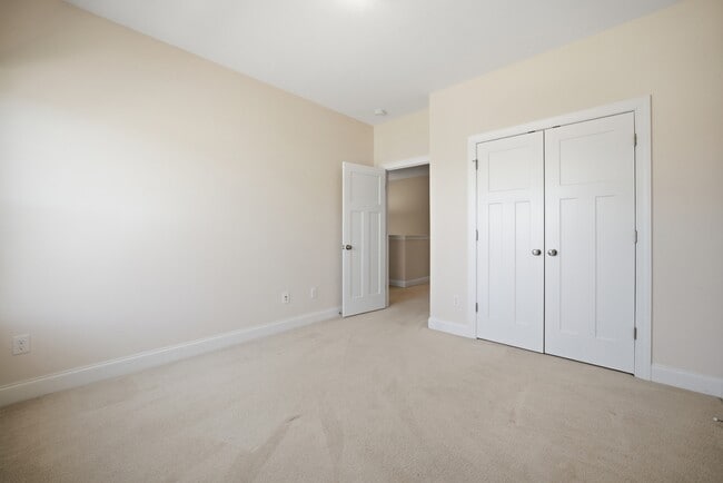Building Photo - 3135 Patrick Henry Dr