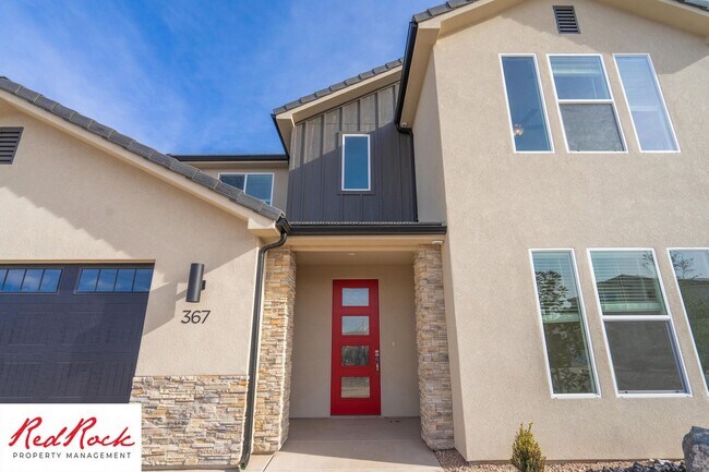 Building Photo - 7 Bedroom Home with 5 Car Garage