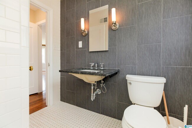 Building Photo - 501 21st Ave S