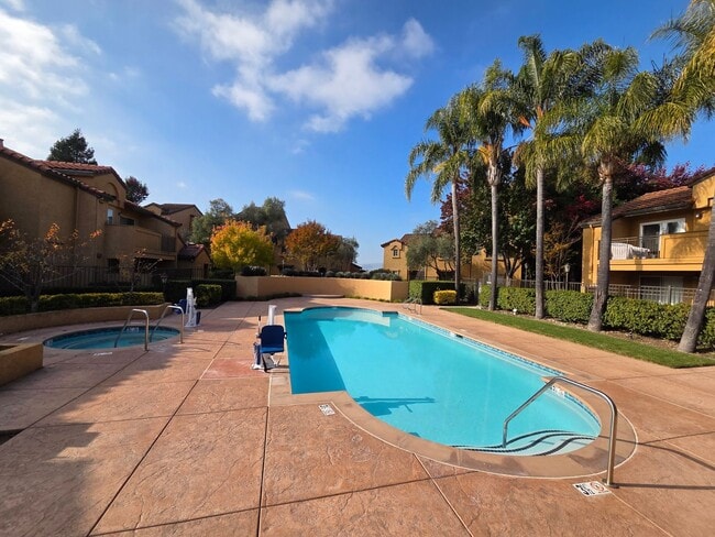 Building Photo - Large 2 Bedroom, 2 Bath Condo in San Ramon