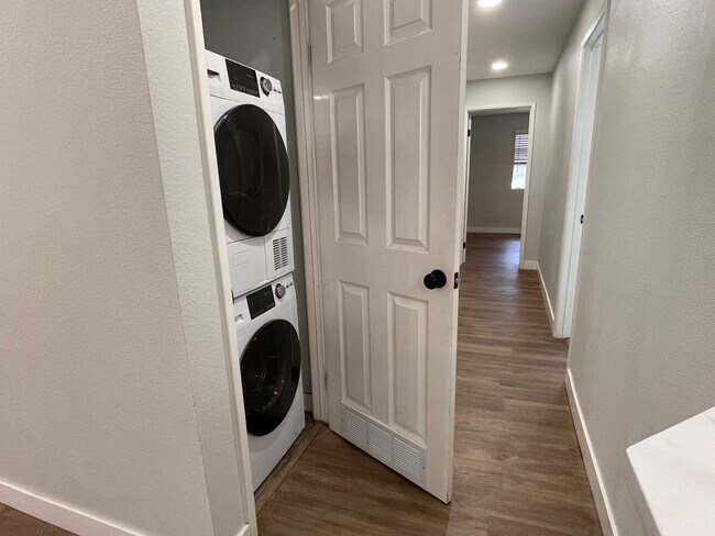 Building Photo - 1111 N 84th Pl