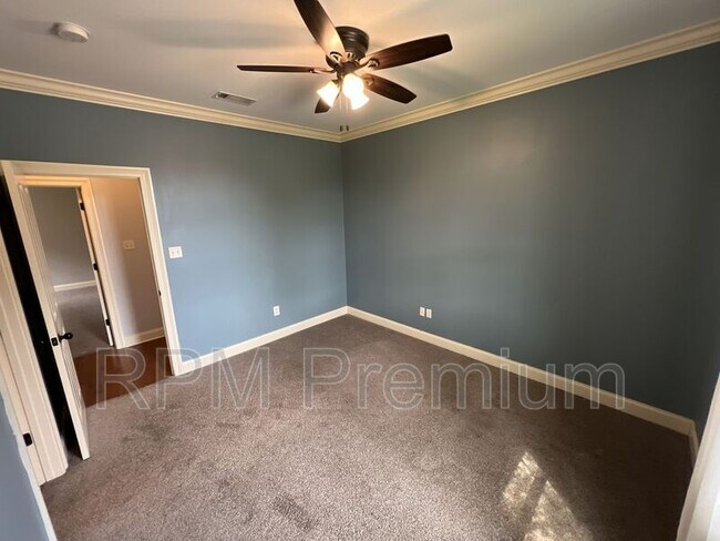 Building Photo - 7335 Oak View Dr.