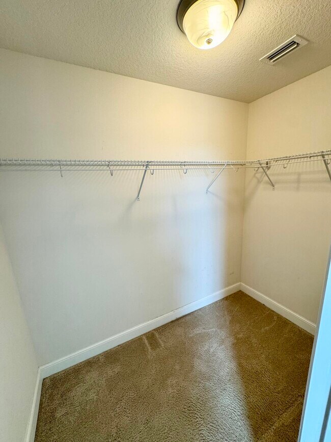 Building Photo - 341 Bay Colony Dr N