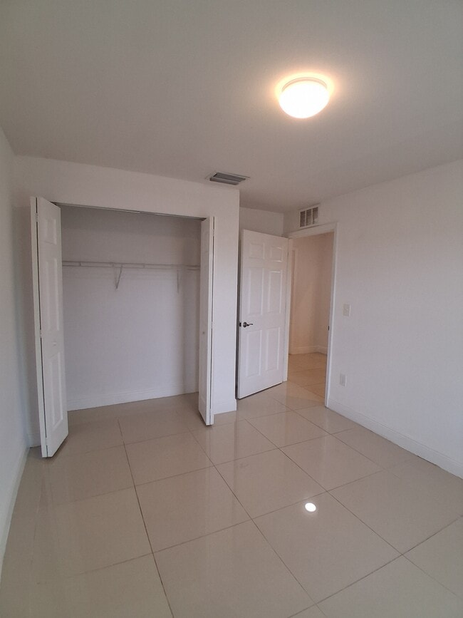 Building Photo - 9007 Meadow Cir