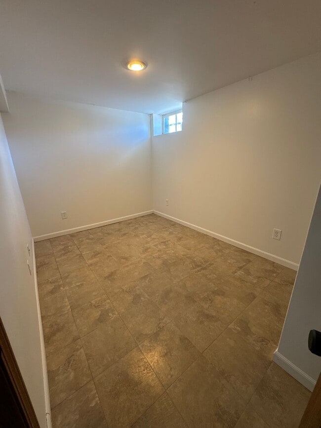 Building Photo - Single Family Home - GREAT Location - High End Finishes