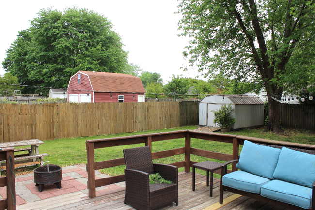 Building Photo - 334 Thalia Dr