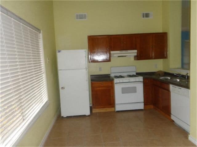 Building Photo - 16714 Sinaloa Dr