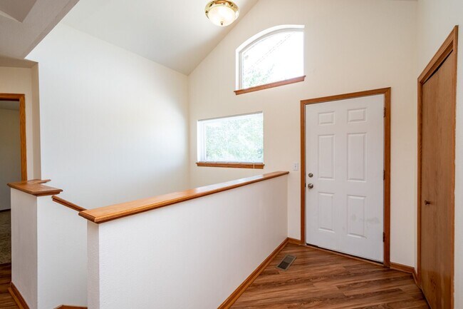 Building Photo - 7 Redtail Ct
