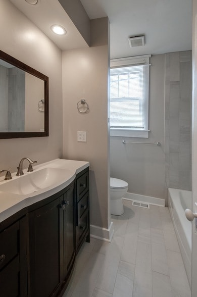 Building Photo - 3735 Central Ave