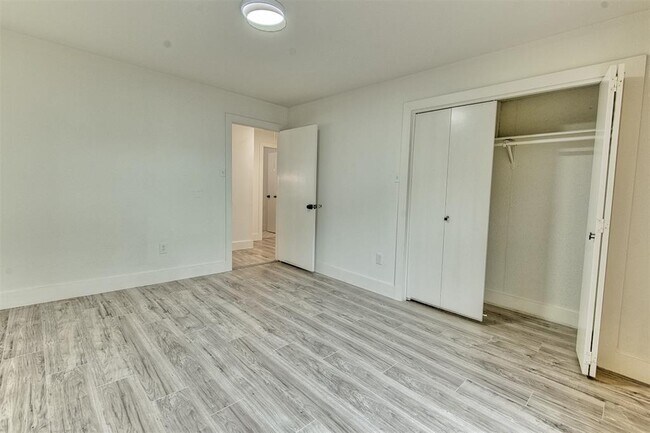 Building Photo - 15626 Whitewater Ln
