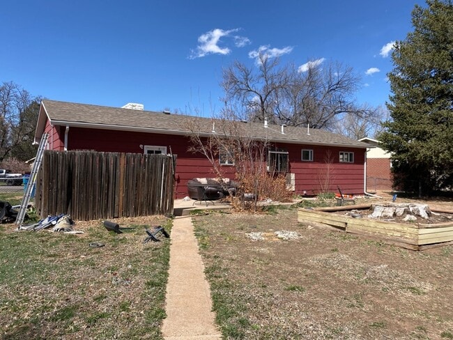 Building Photo - STUDENTS WELCOME! 4 Bed 2 Bath Ranch House...