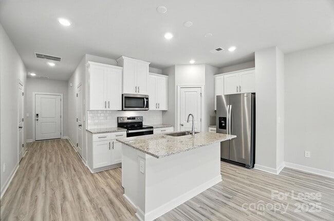 Building Photo - 1741 Braemar Vlg Dr