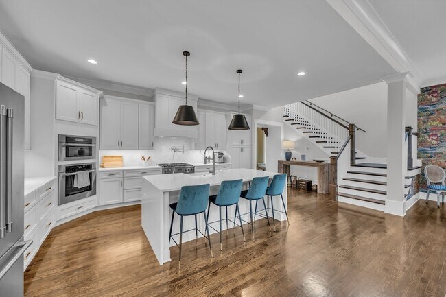 Building Photo - 5045 Kathryn Ave