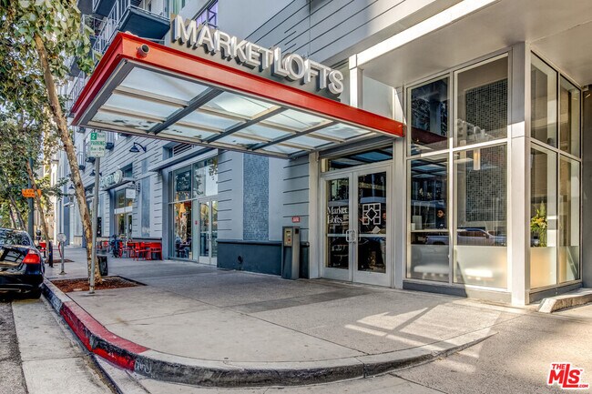 Building Photo - 645 W 9th St