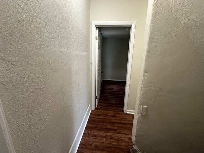 Building Photo - NEWLY UPDATED 4 BED 1 BATH HOME FOR RENT.