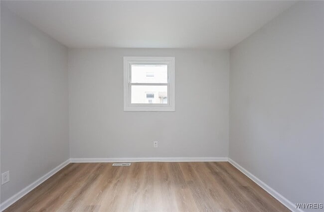 Building Photo - 862 Falcon Dr