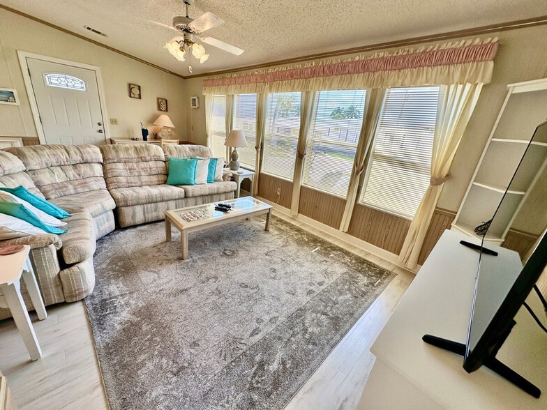 Building Photo - 2145 Nettles Blvd