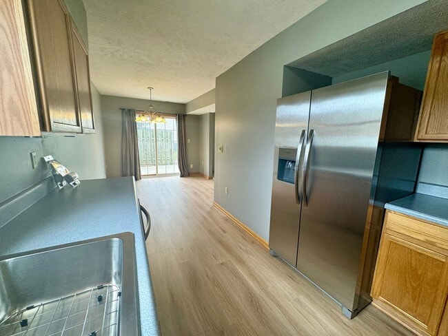 Building Photo - 3 bed 2 bath ZERO entry townhouse in Capitol Beach