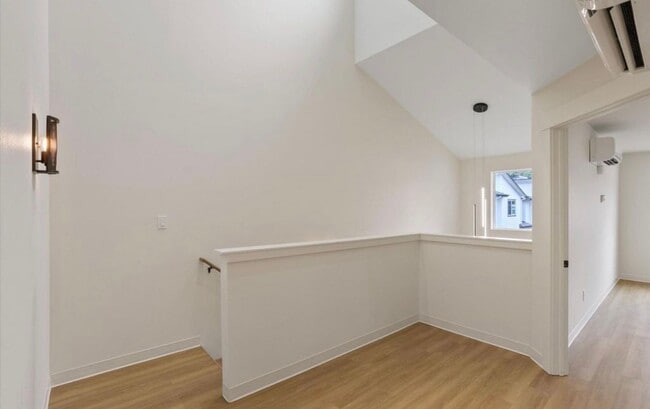 Building Photo - South Hill Townhomes