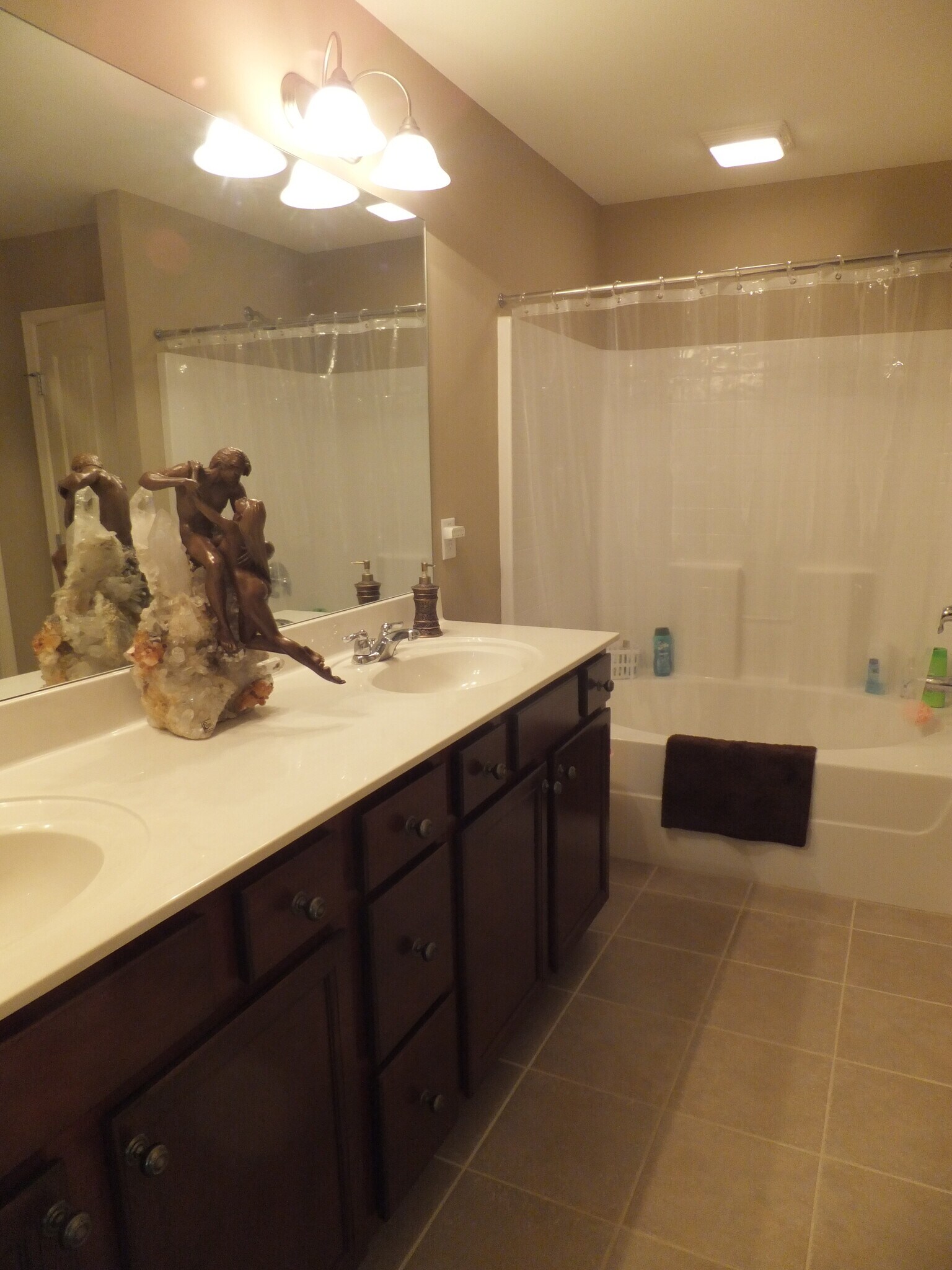 Building Photo - 419 Waterbrook Dr