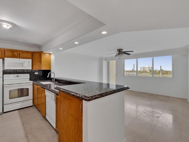 Primary Photo - 7135 Collins Ave