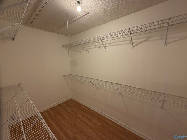 Building Photo - 313 Woodridge Dr SW