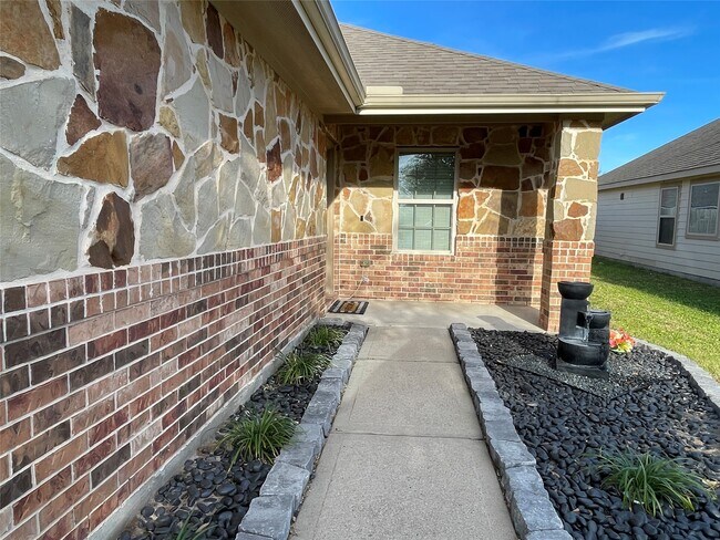 Building Photo - 3650 Sumner Lodge Dr