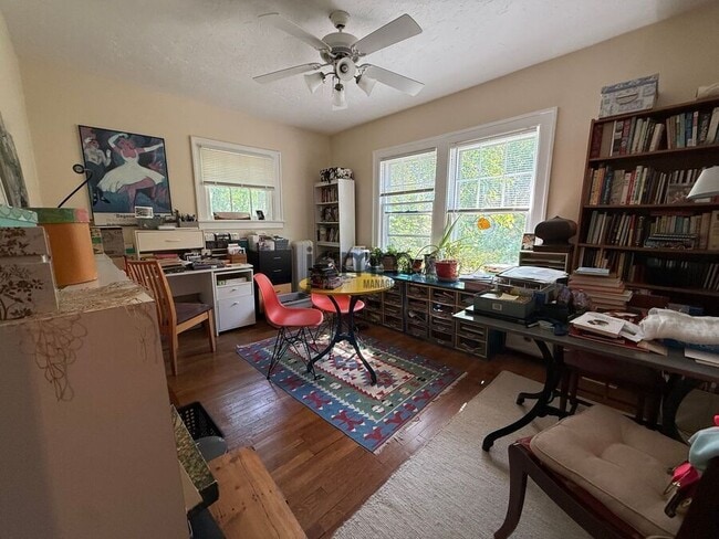 Building Photo - 2425 Demington Dr