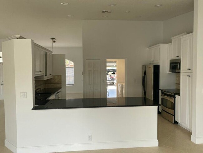 Building Photo - 4593 Bucida Rd