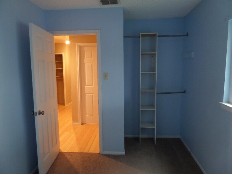 Bedroom 3 - Closet - 6839 Arbor Springs Dr