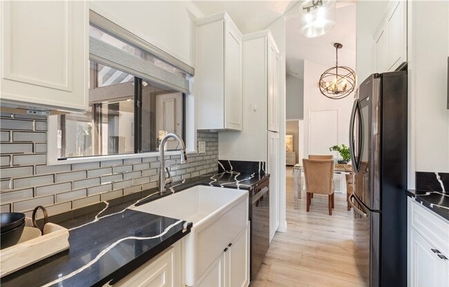 Building Photo - Clean and perfect One Bedroom