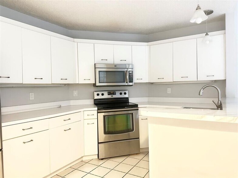 Building Photo - 10461 NW 12th Ct