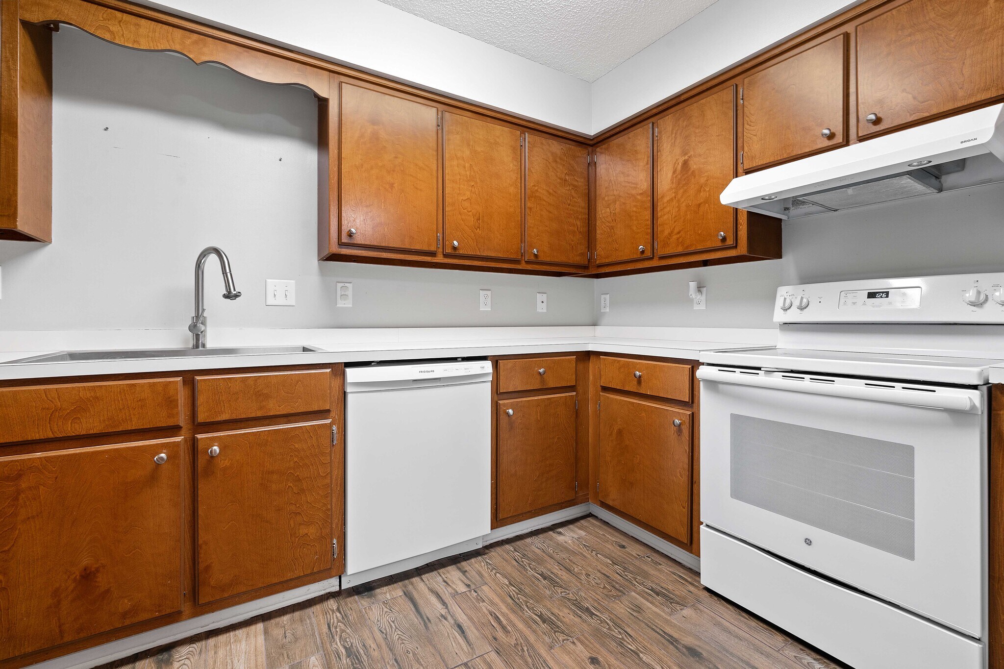 Building Photo - 6355 Burnham Wood Pl