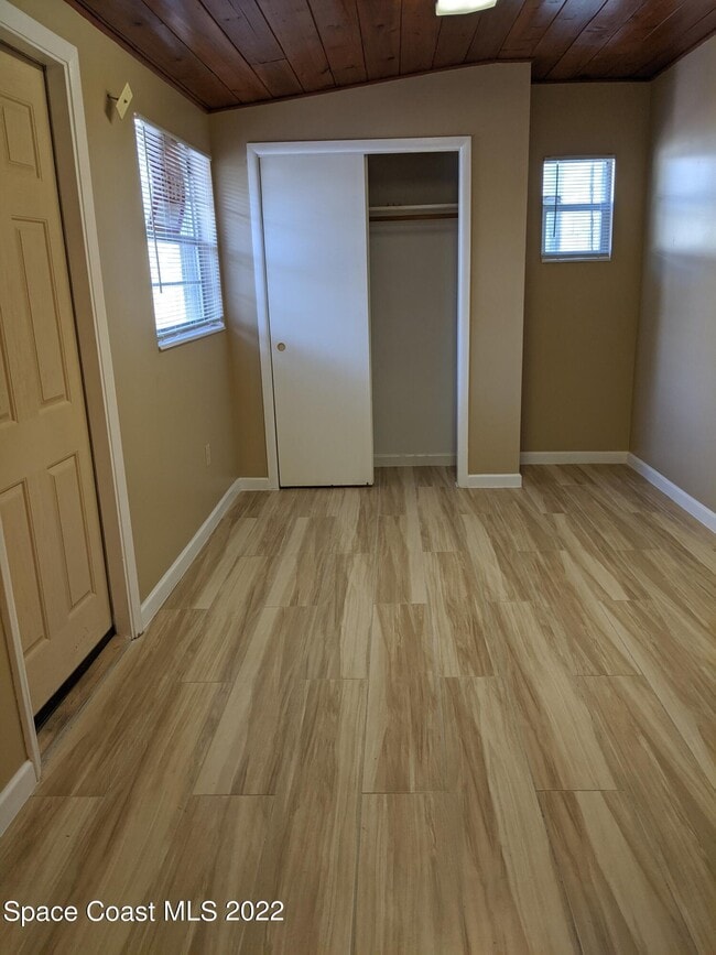 Building Photo - 108 Barton Ave